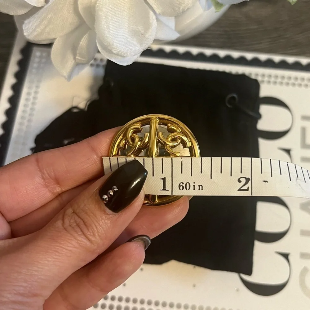 CHANEL Oversized Vintage Gold CC Faux Pearl Clip On Earrings - Picture 5 of 10
